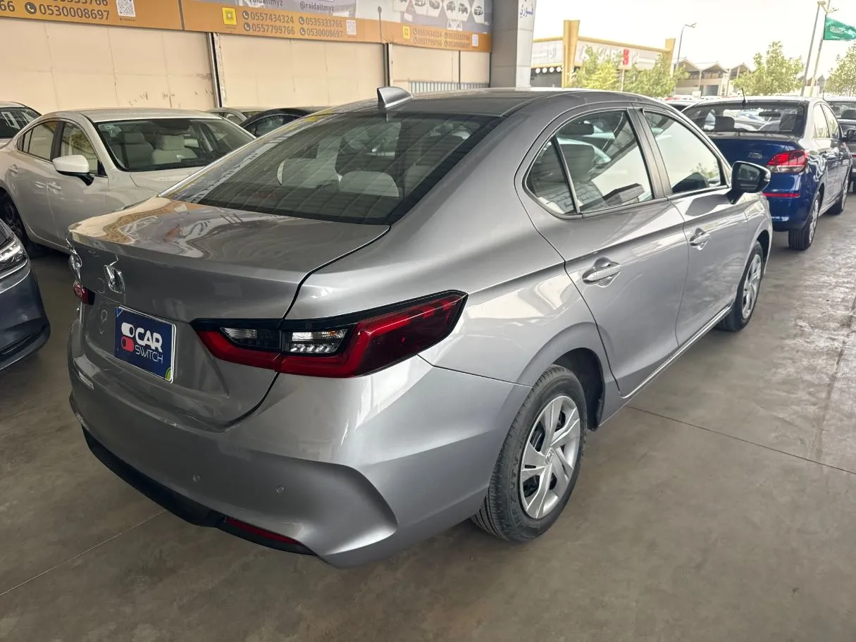 Car image 5