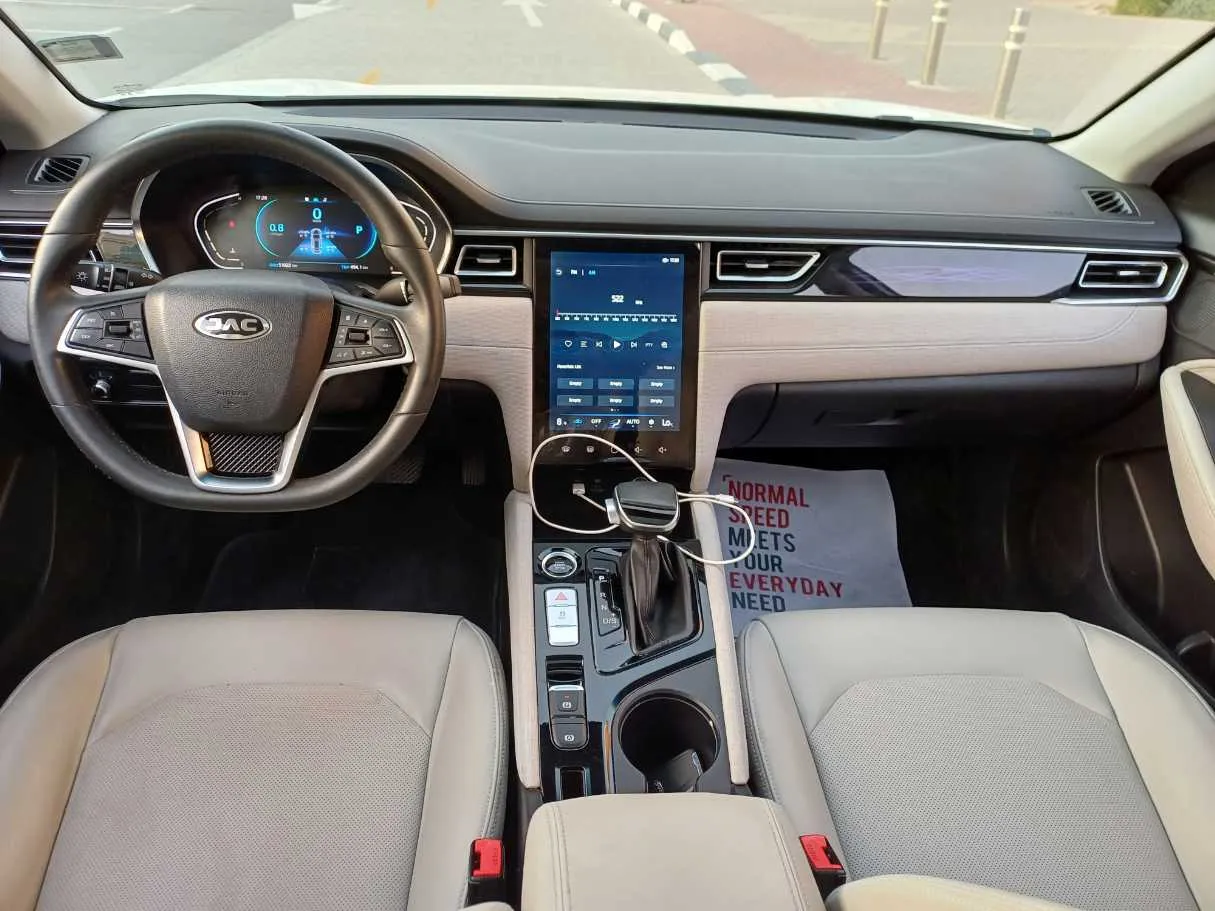 Car image 16