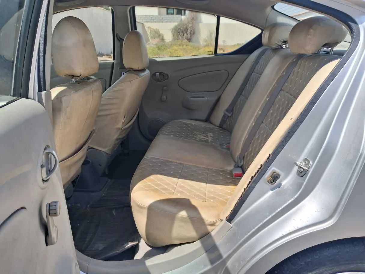 Car image 13