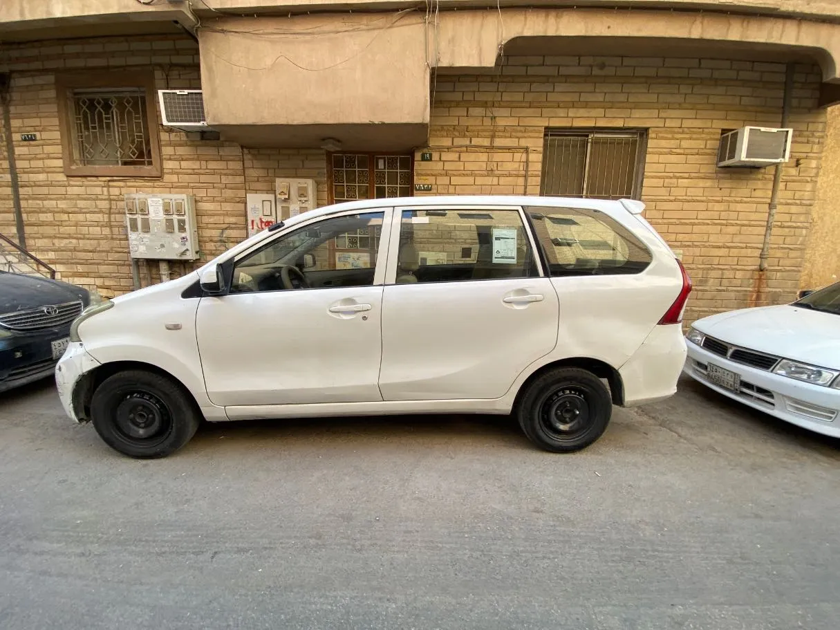 Car image 8
