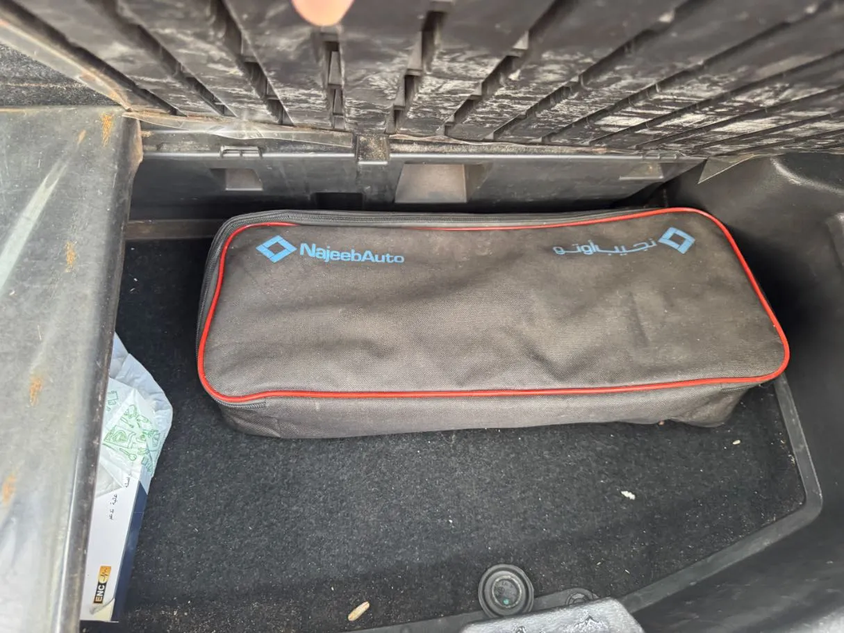 Car image 18