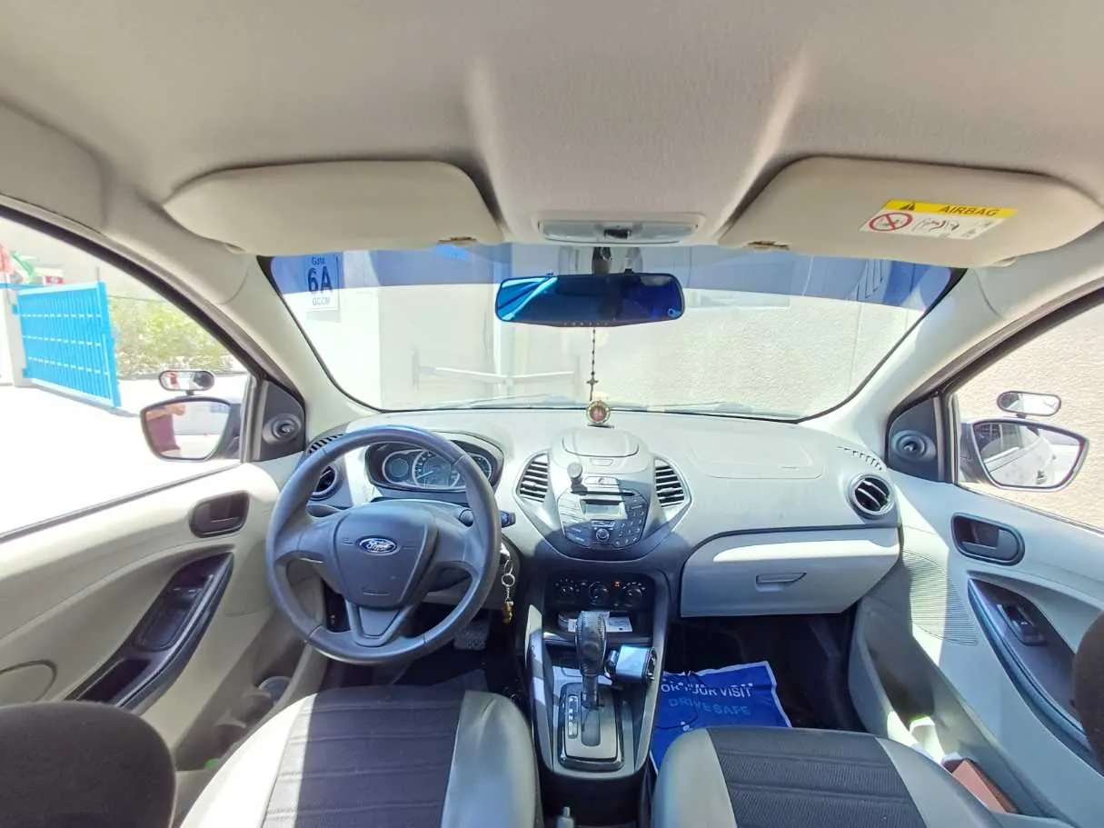 Car image 14