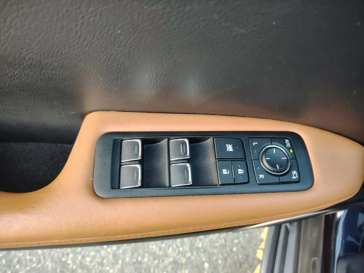Car image 44