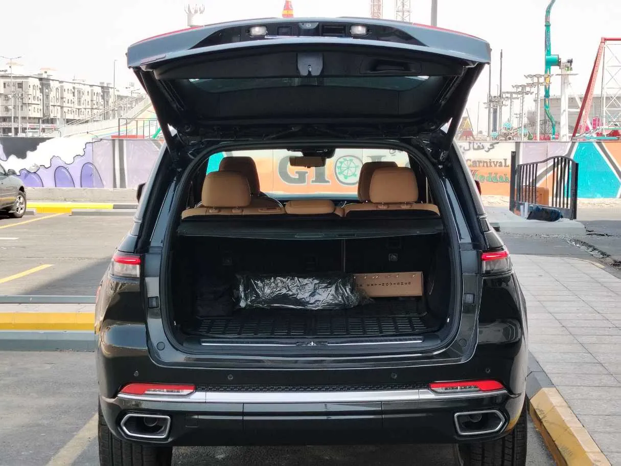 Car image 24