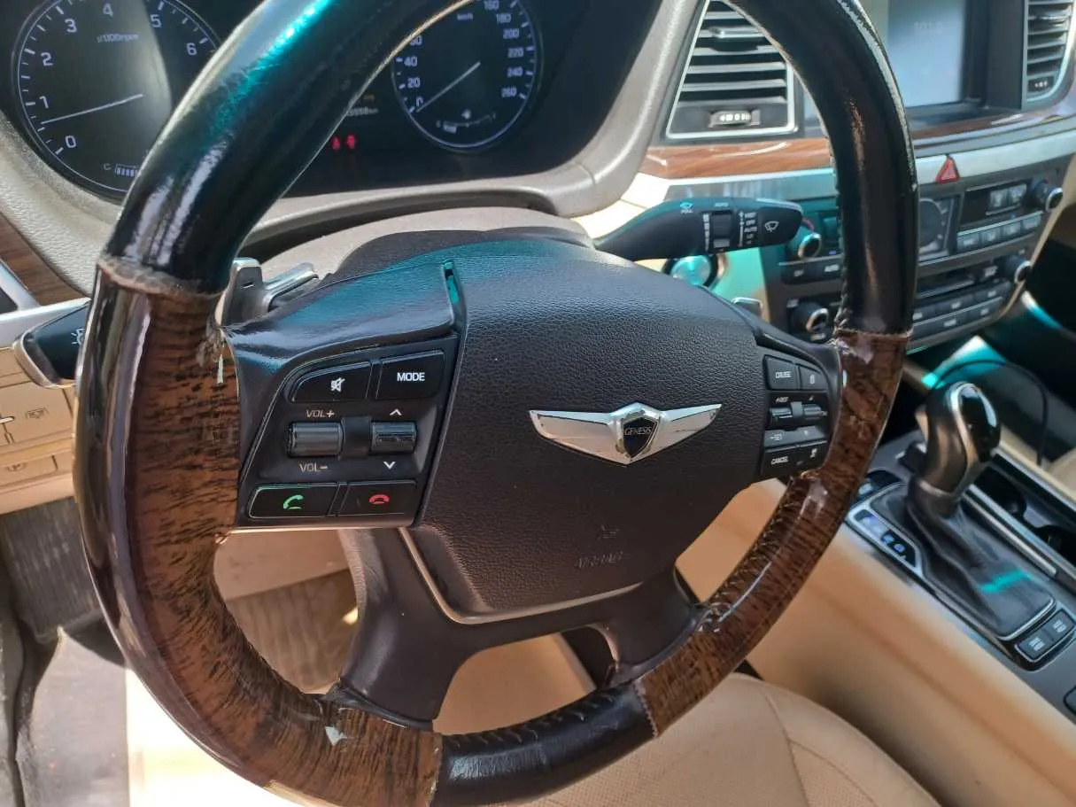 Car image 18