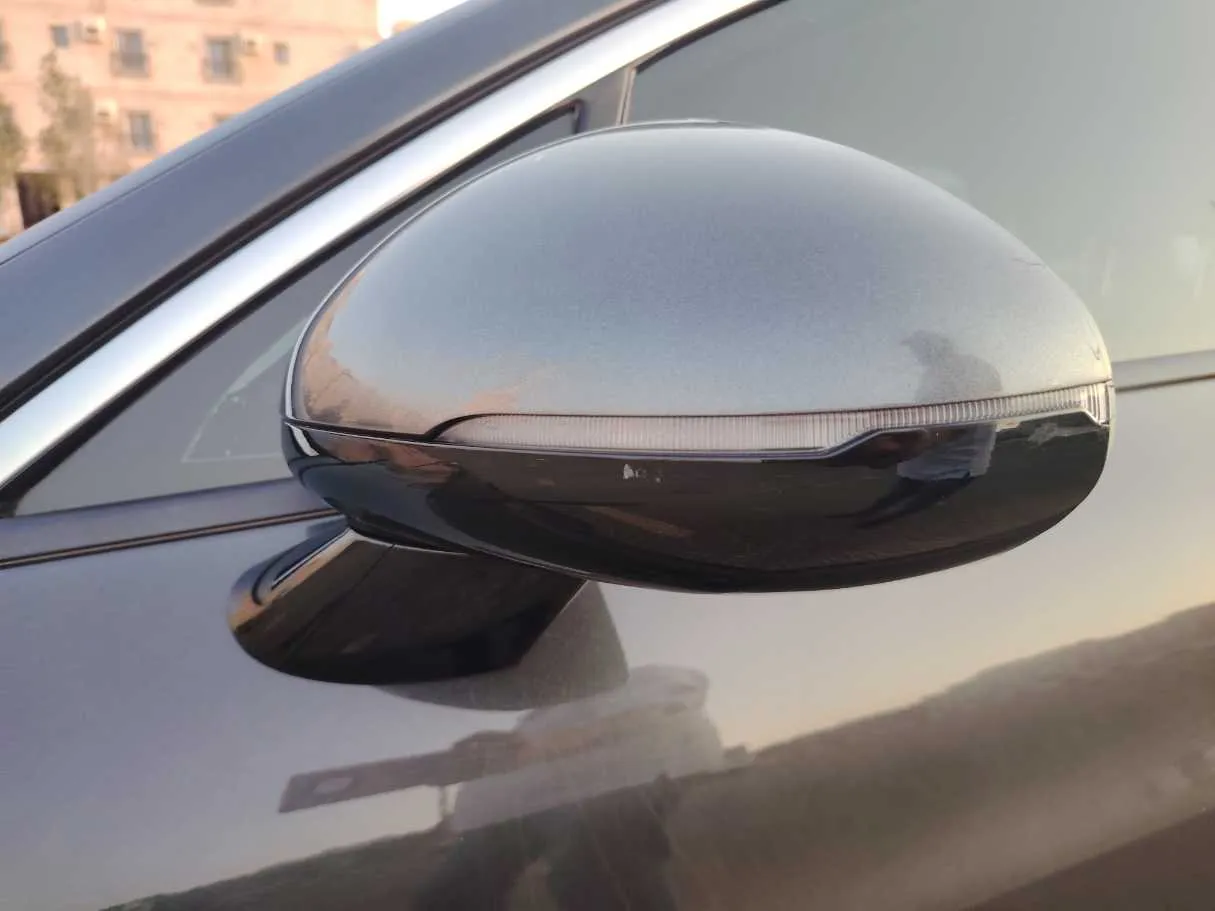 Car image 28