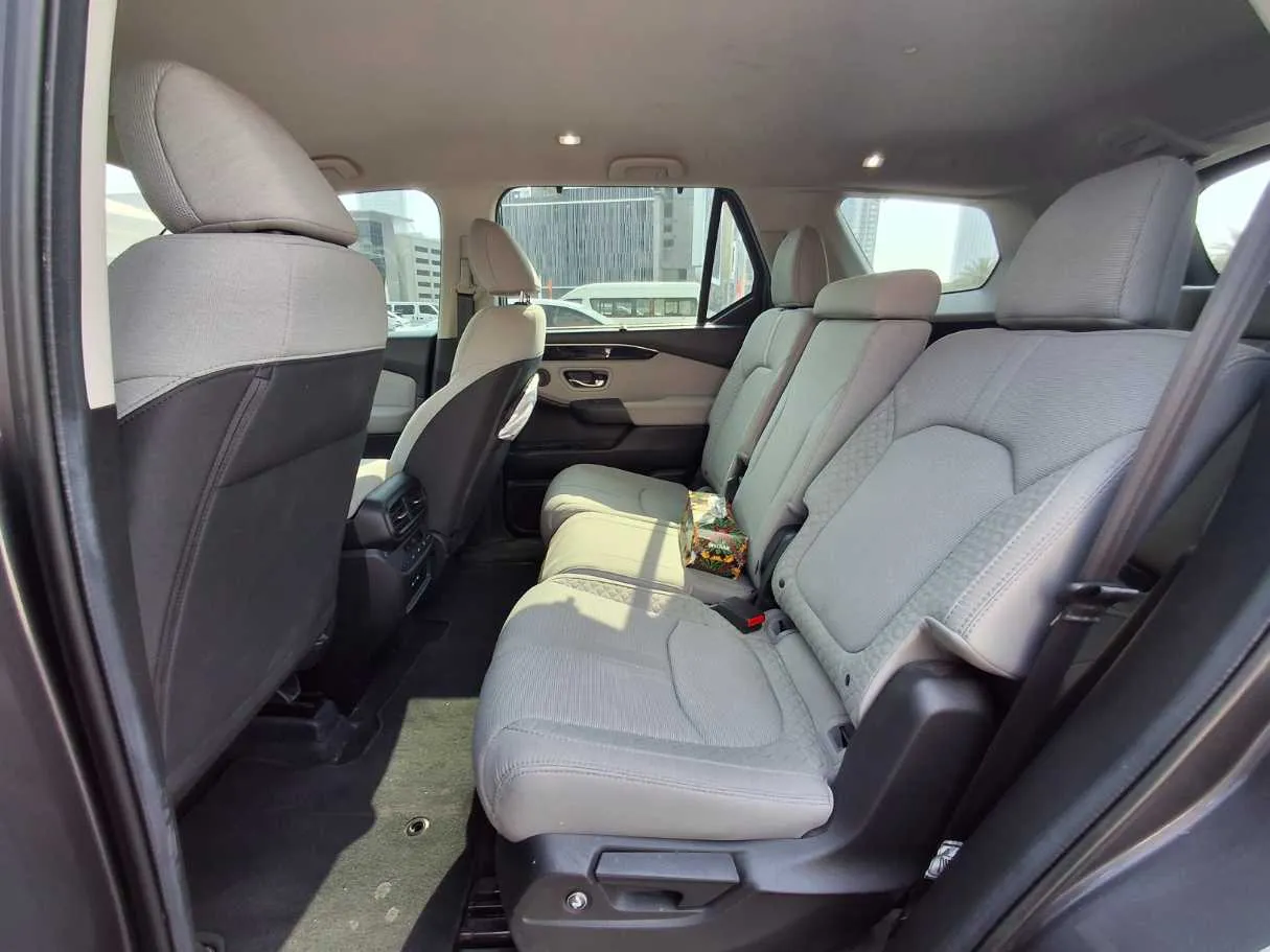Car image 13