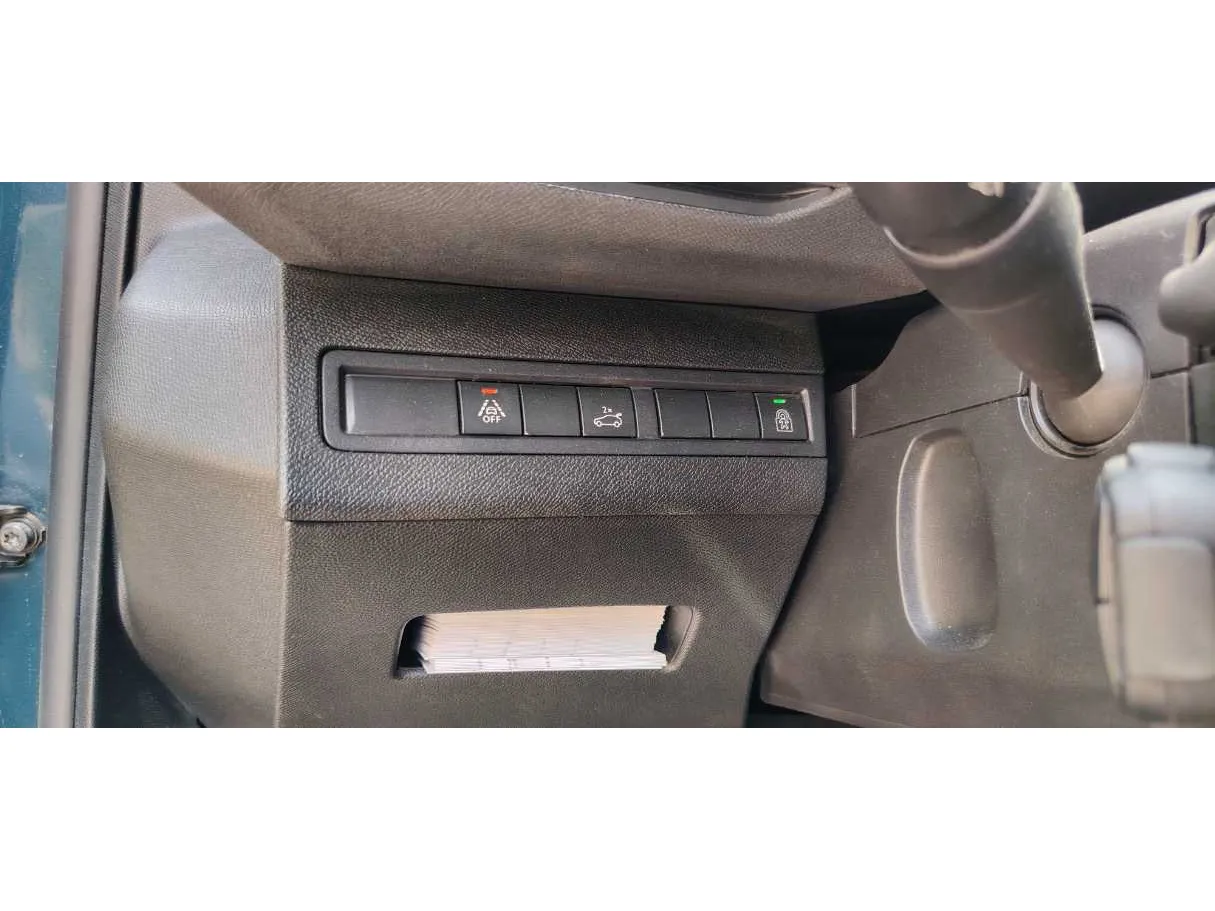 Car image 26