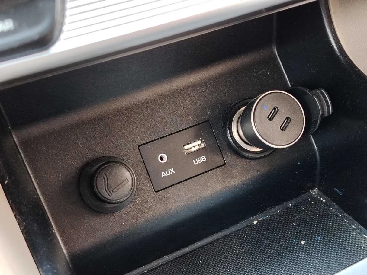 Car image 25