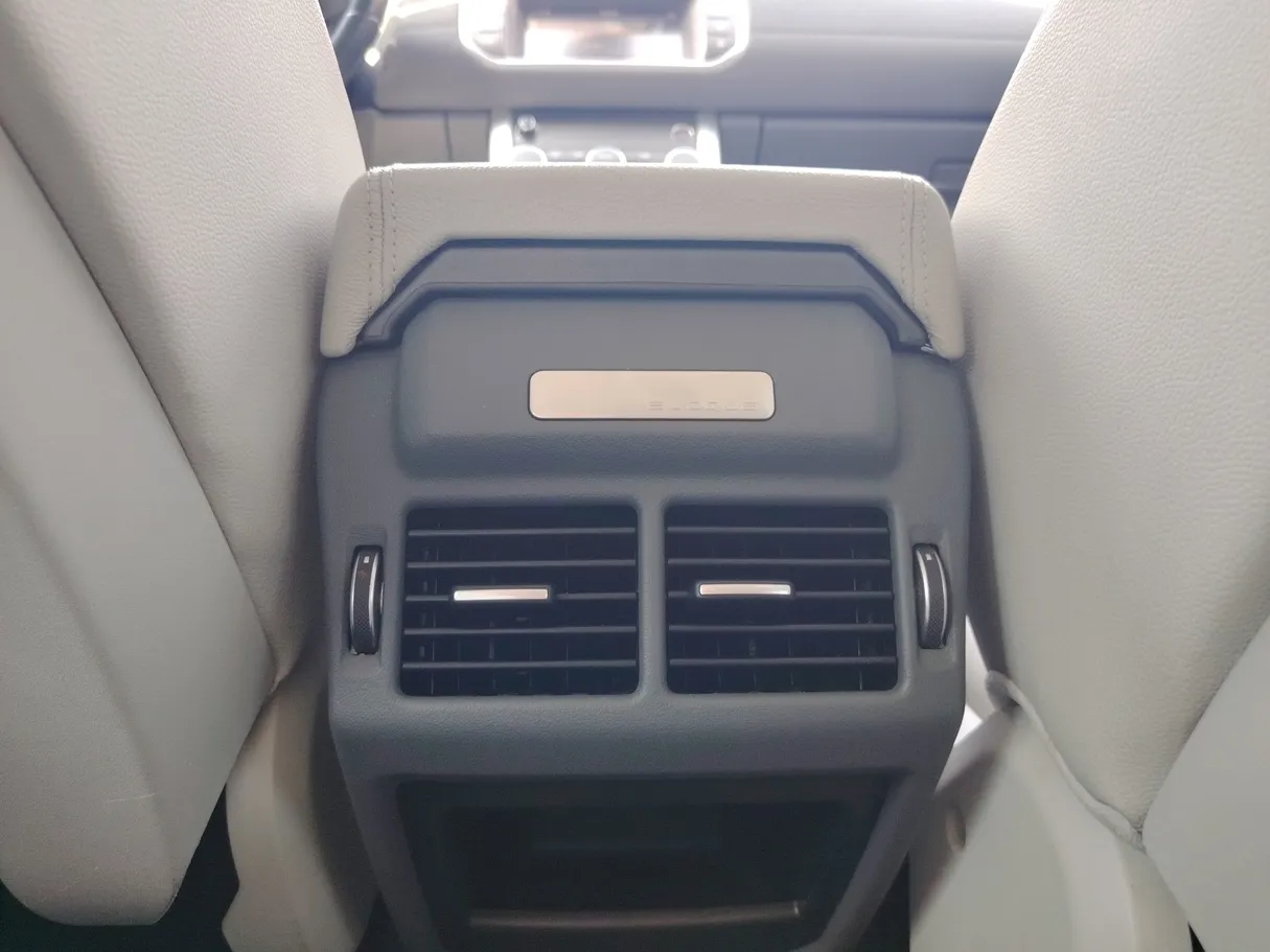 Car image 28