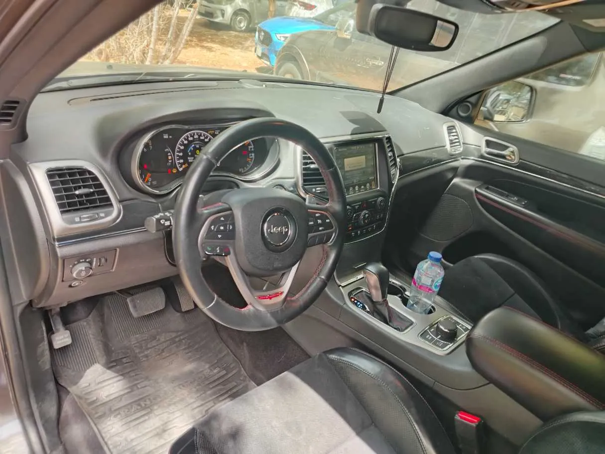 Car image 14