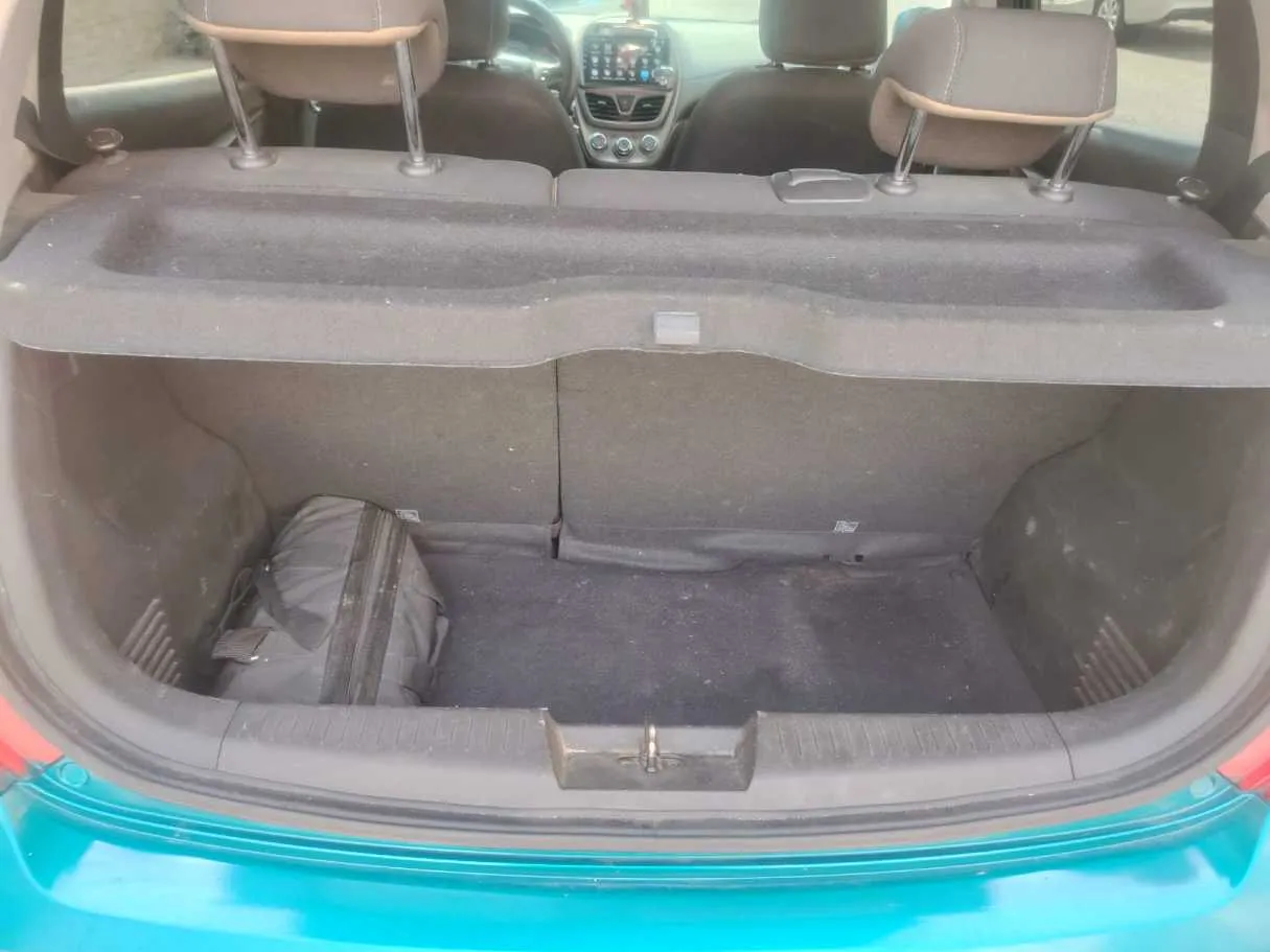Car image 30
