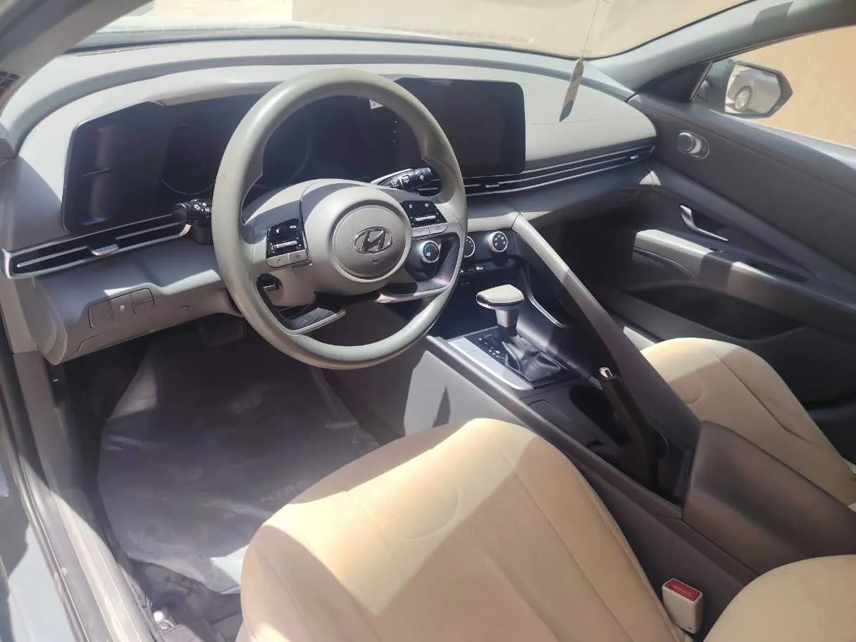Car image 12