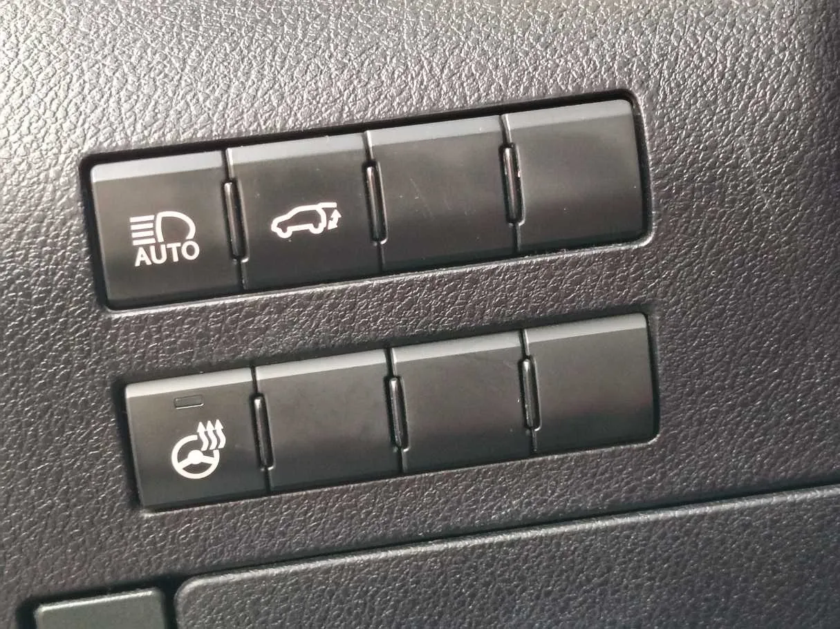 Car image 30