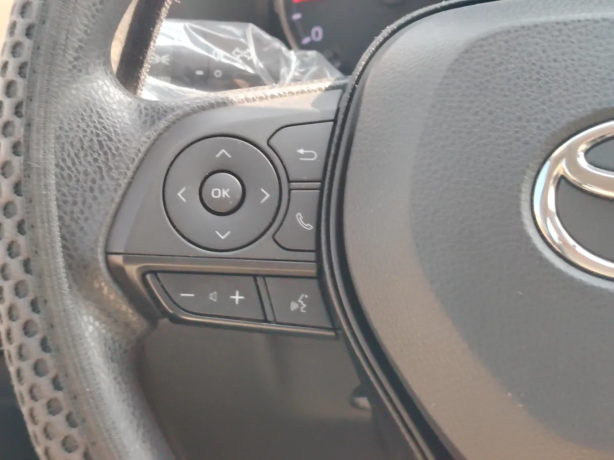 Car image 25
