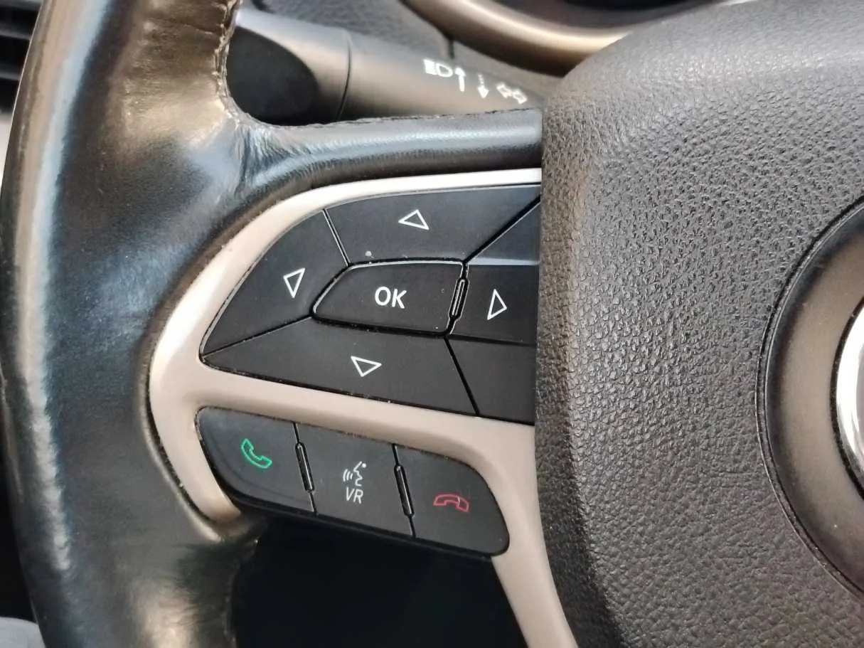 Car image 26