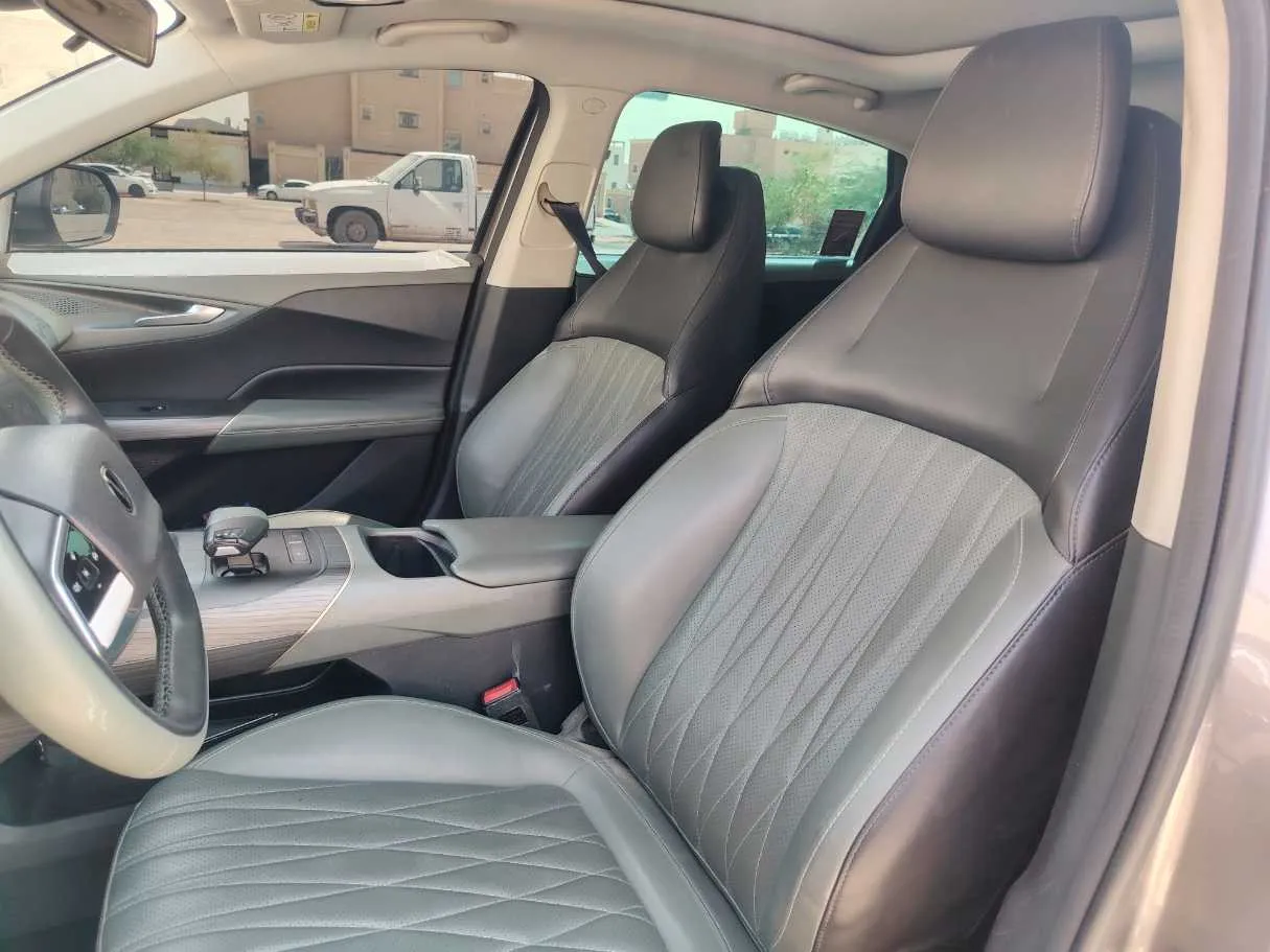 Car image 13