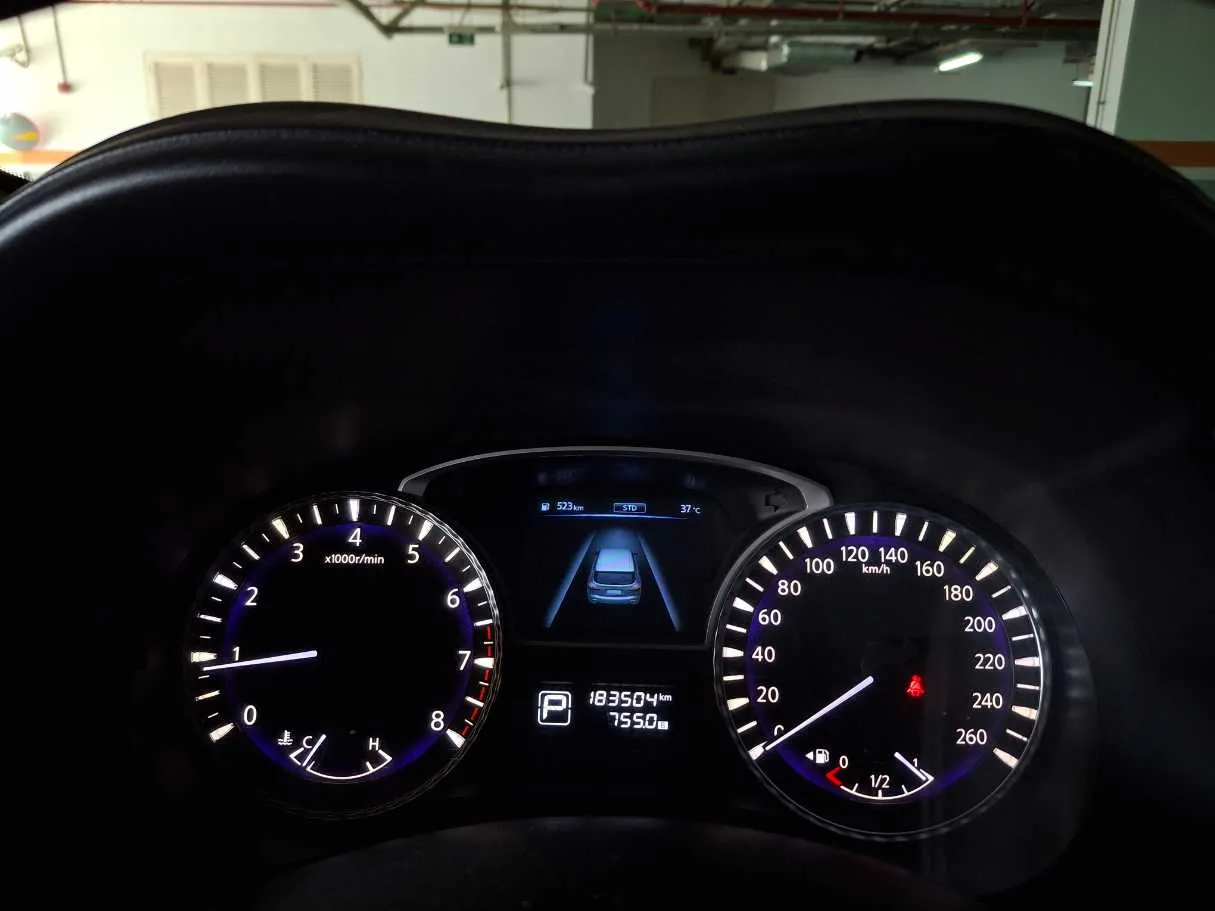 Car image 10