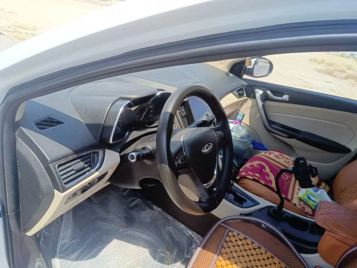 Car image 13