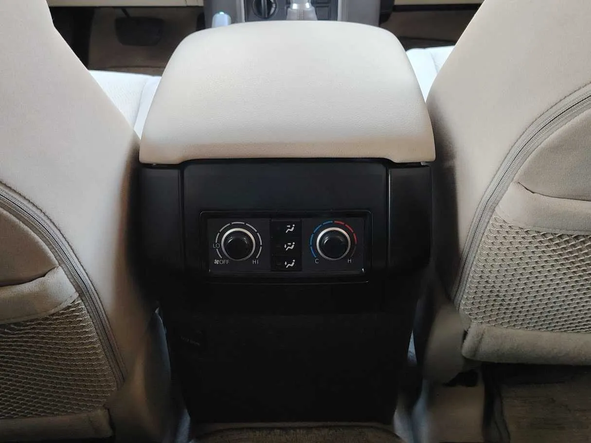 Car image 33