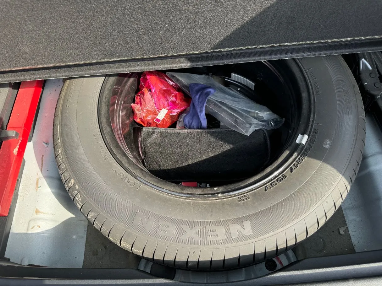 Car image 24