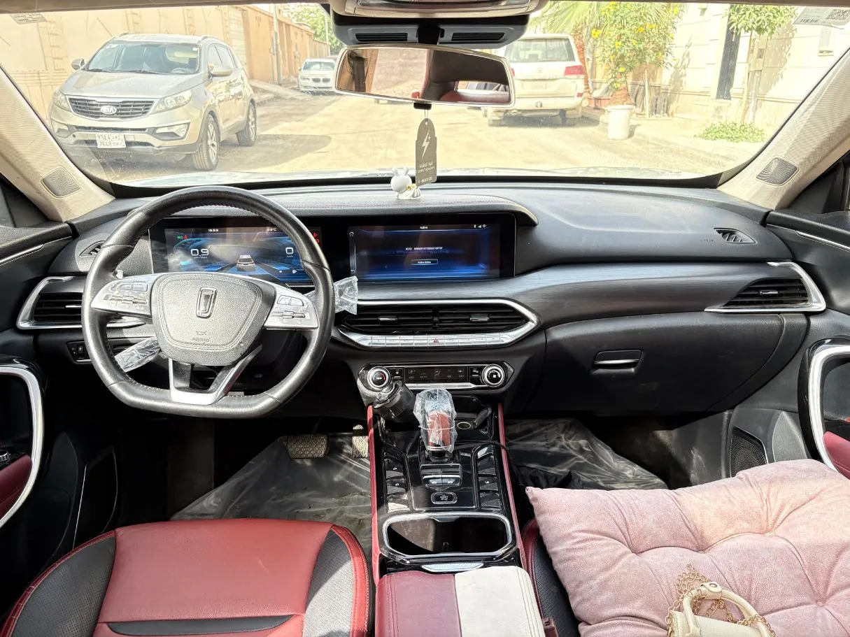 Car image 18