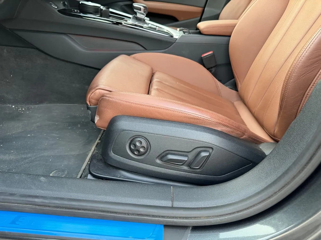 Car image 27