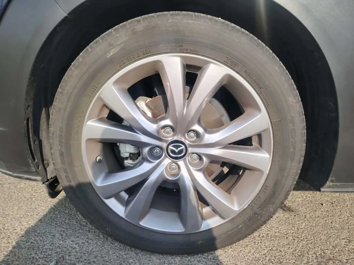 Car image 10