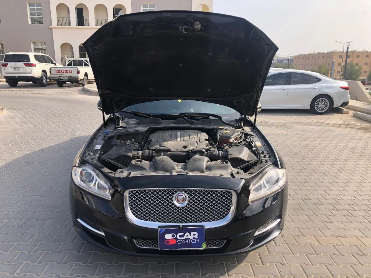 Car image 25