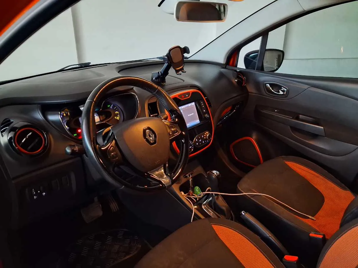 Car image 11