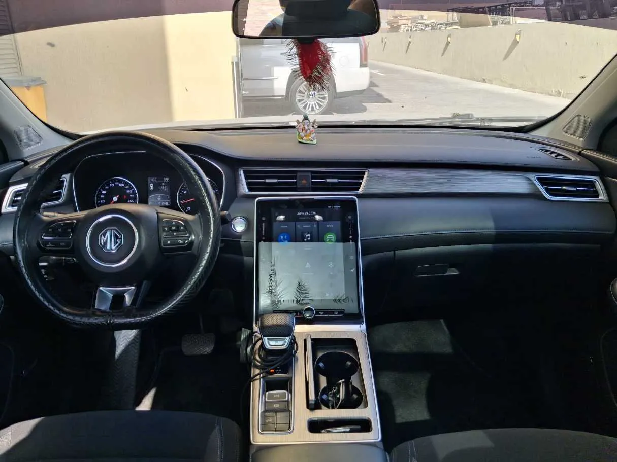 Car image 12