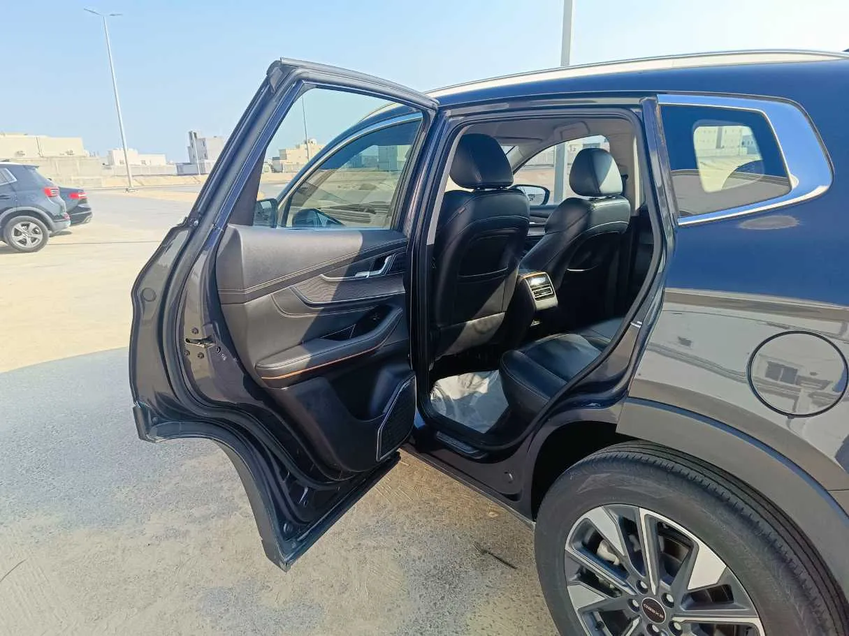 Car image 15