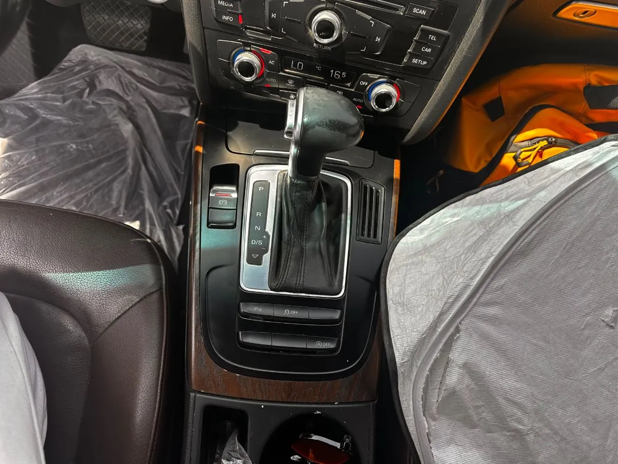 Car image 18