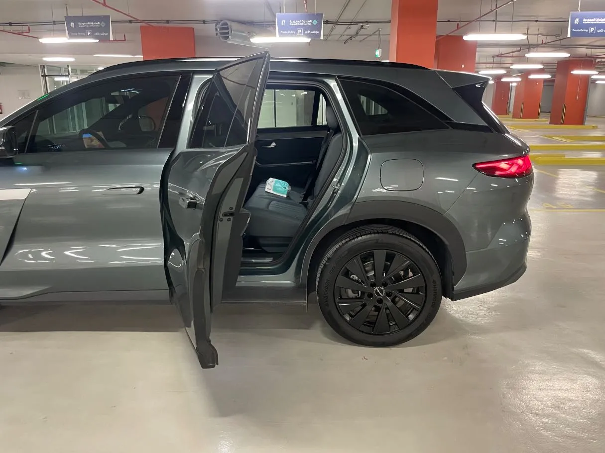 Car image 15