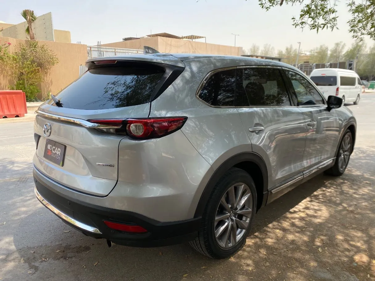 Car image 5