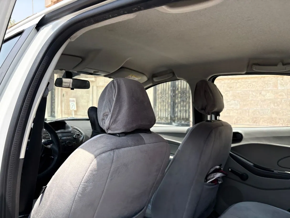 Car image 17