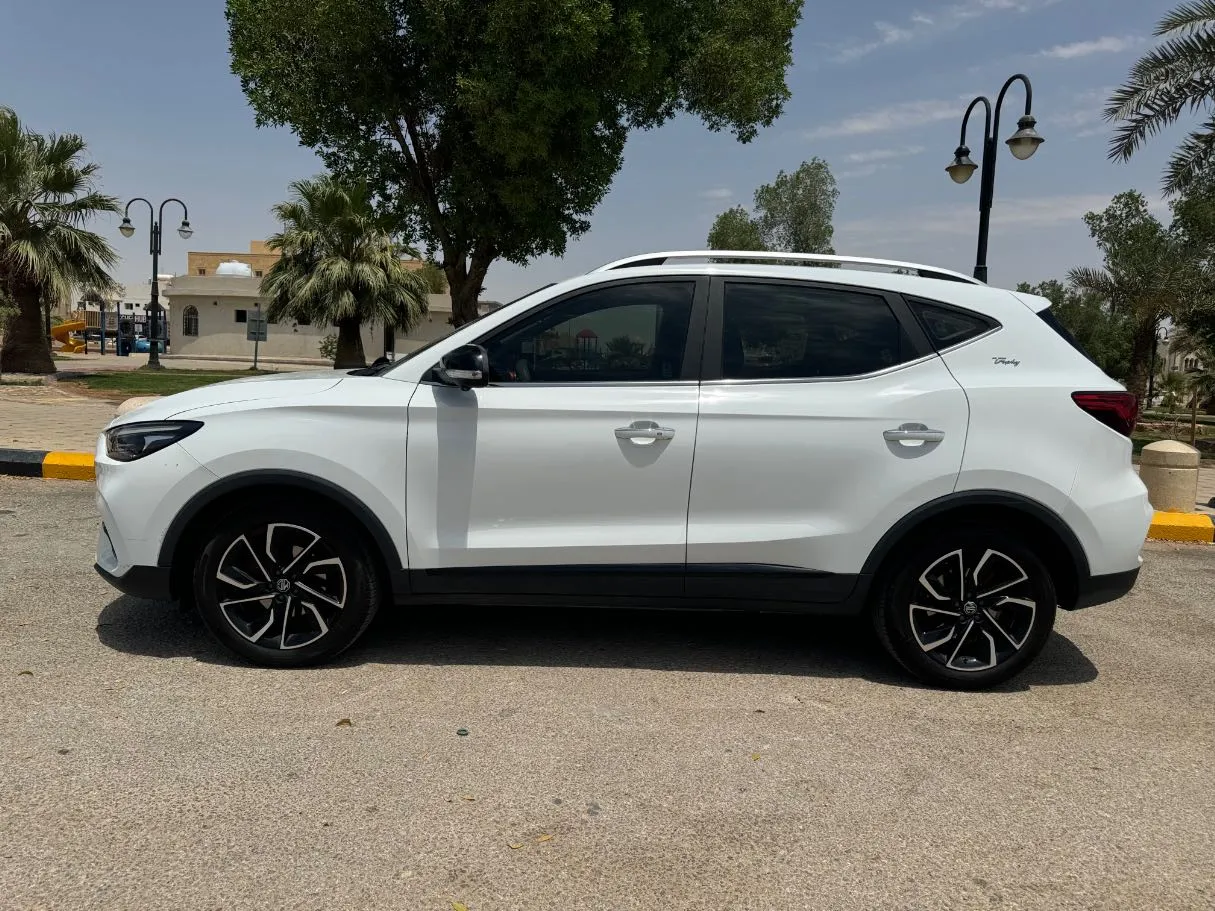 Car image 8