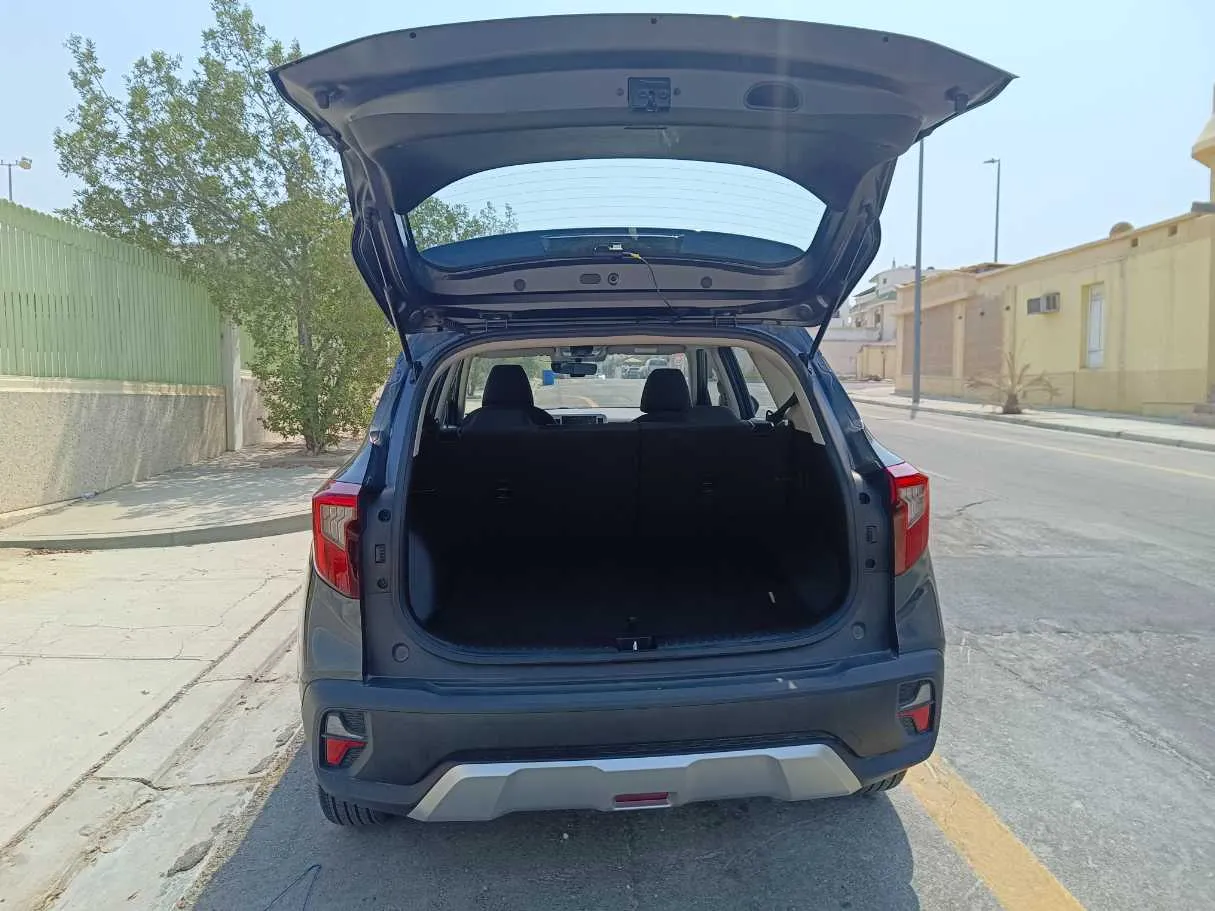Car image 29