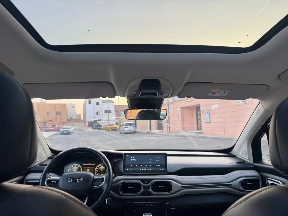 Car image 14
