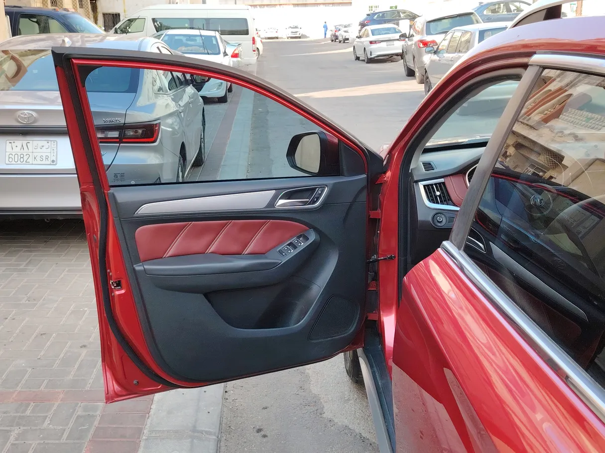 Car image 9