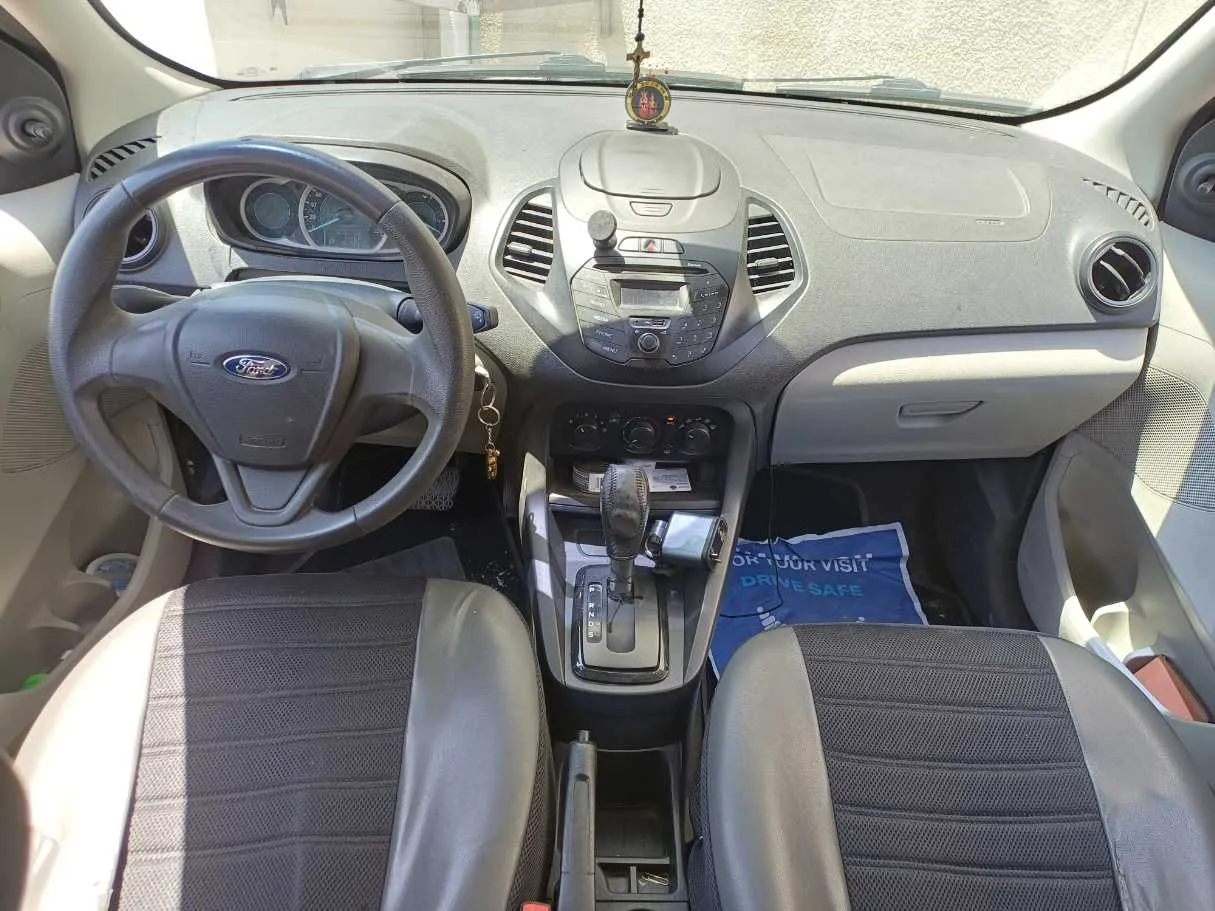 Car image 15