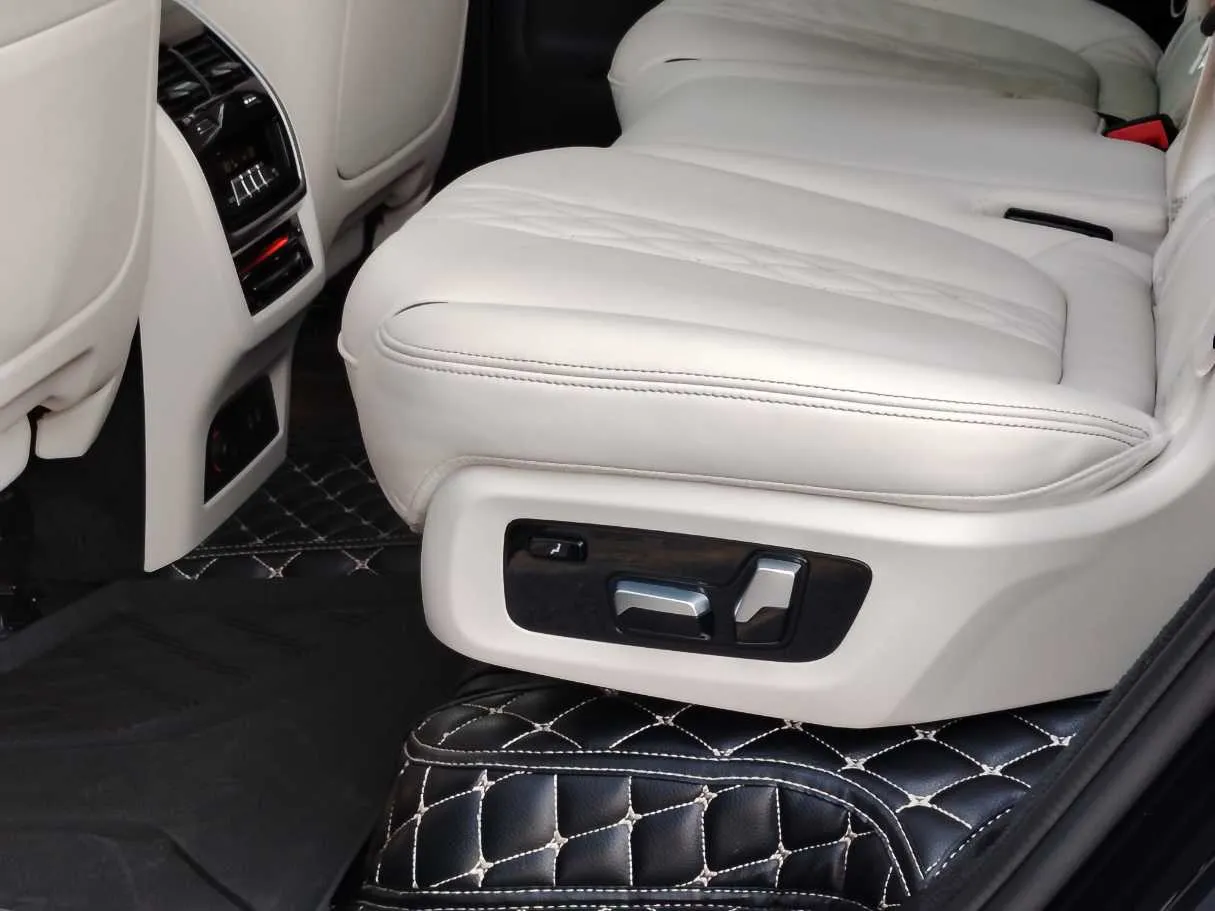 Car image 40