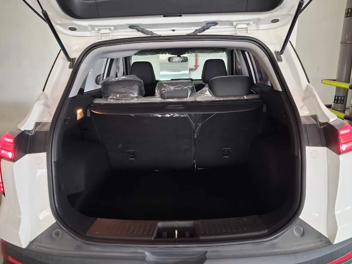 Car image 20