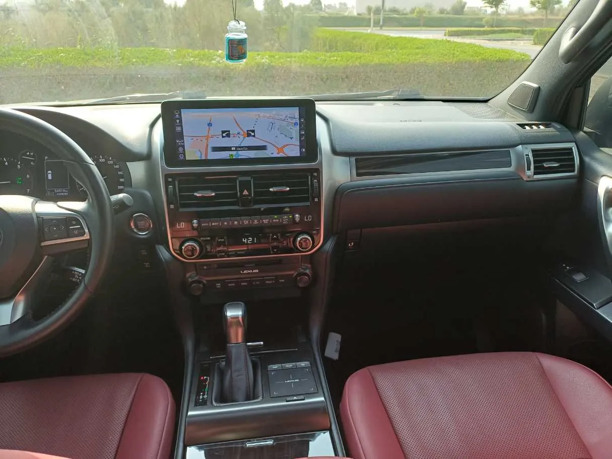 Car image 16