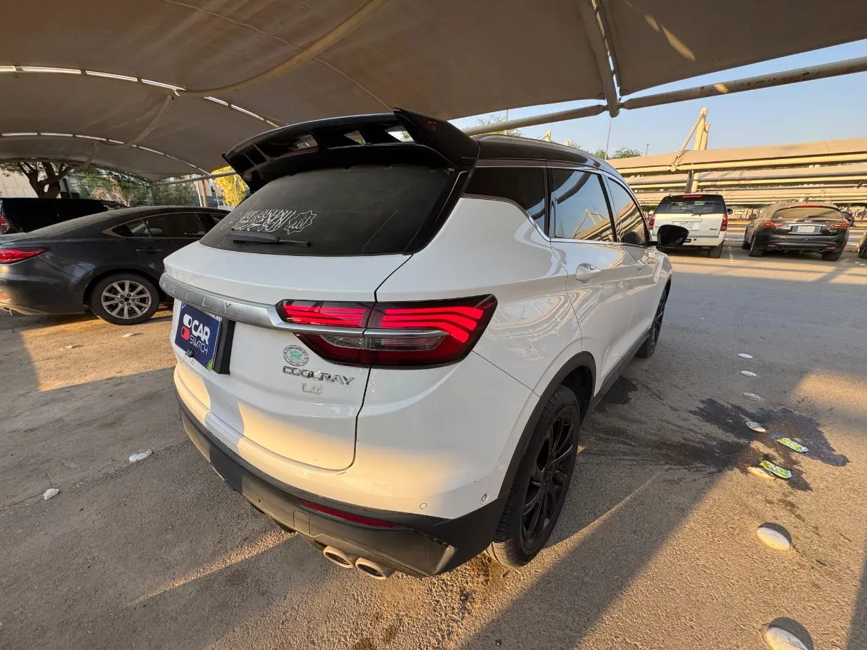 Car image 5