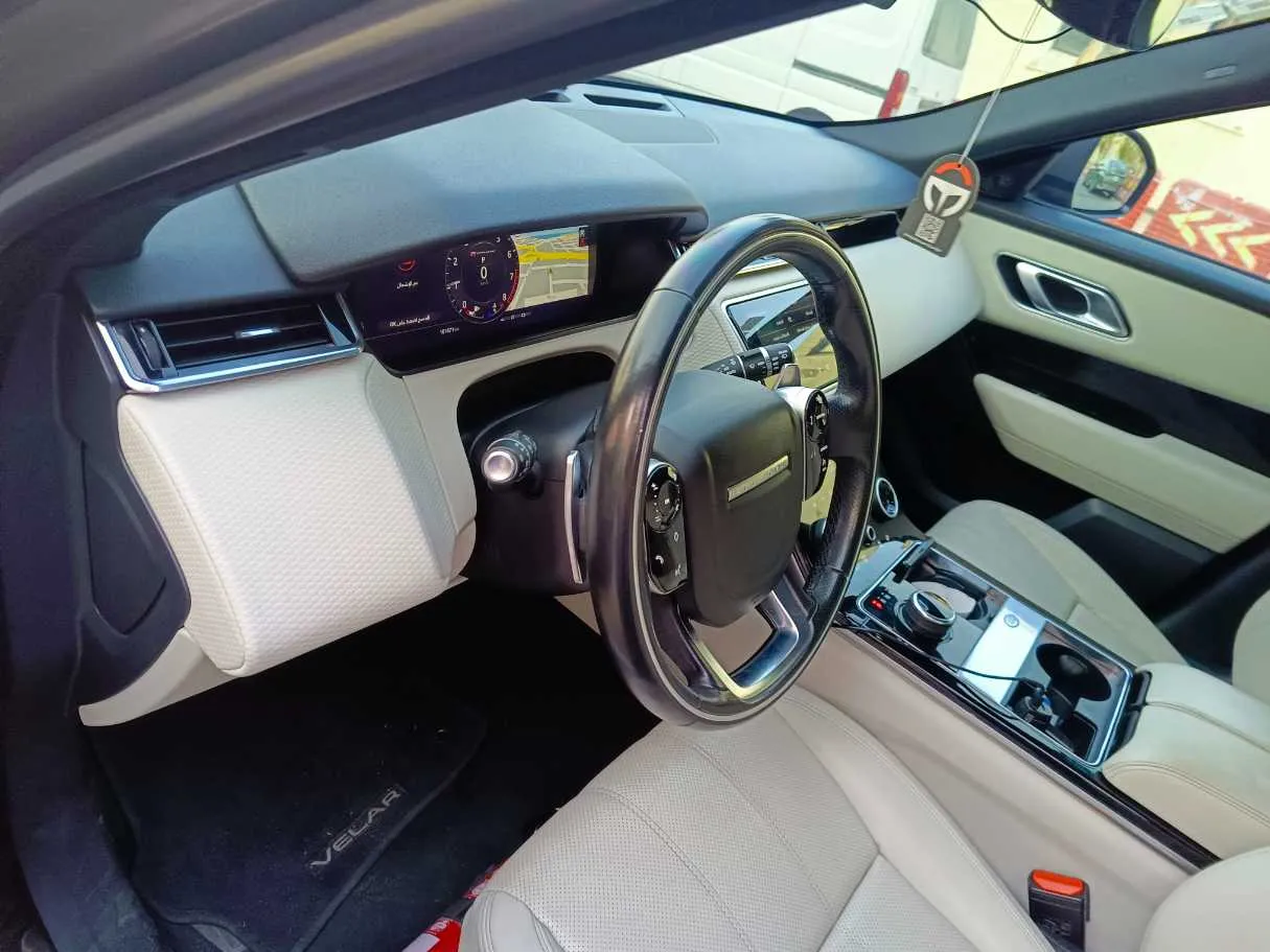 Car image 13