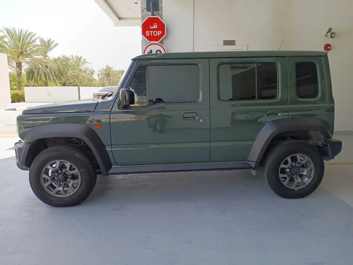 Car image 4