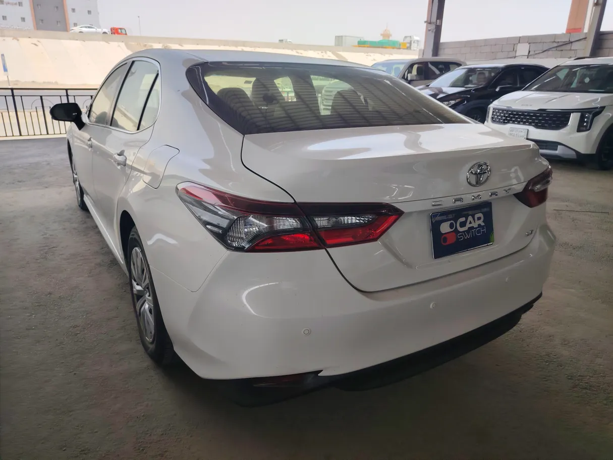 Car image 7