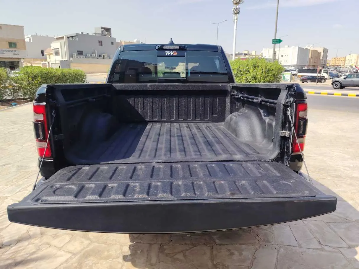 Car image 28