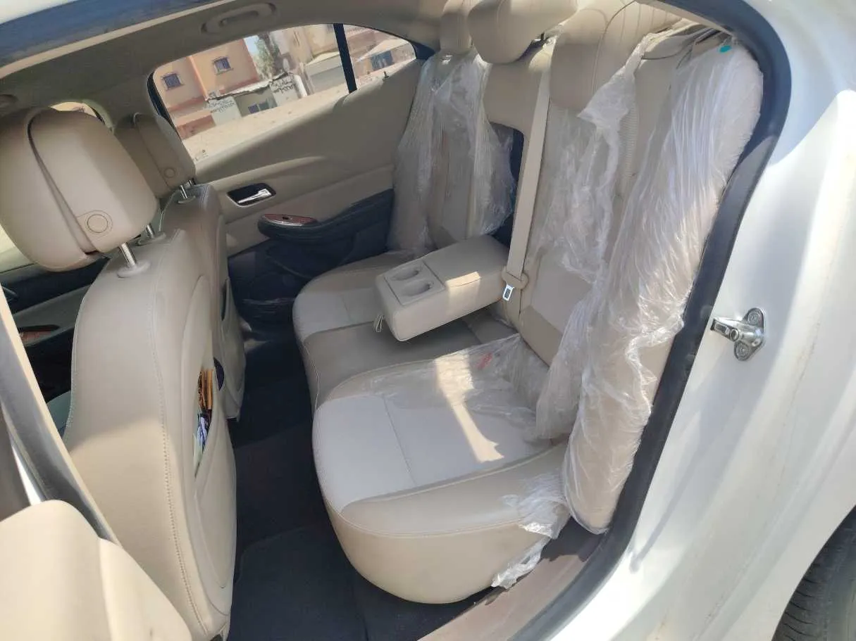 Car image 16